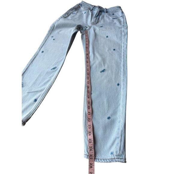 American Eagle Light Wash Floral Embroidered Highest Rise Mom Jeans Size 4 - Picture 7 of 10